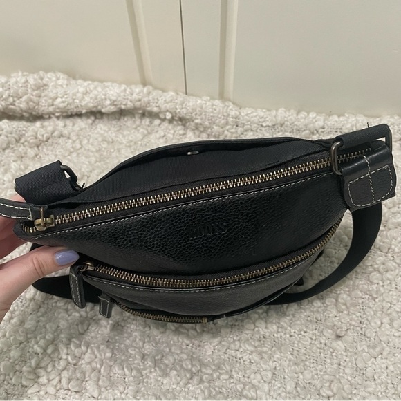 Roots Vintage Black Leather Crossbody Bag Purse - Picture 4 of 8